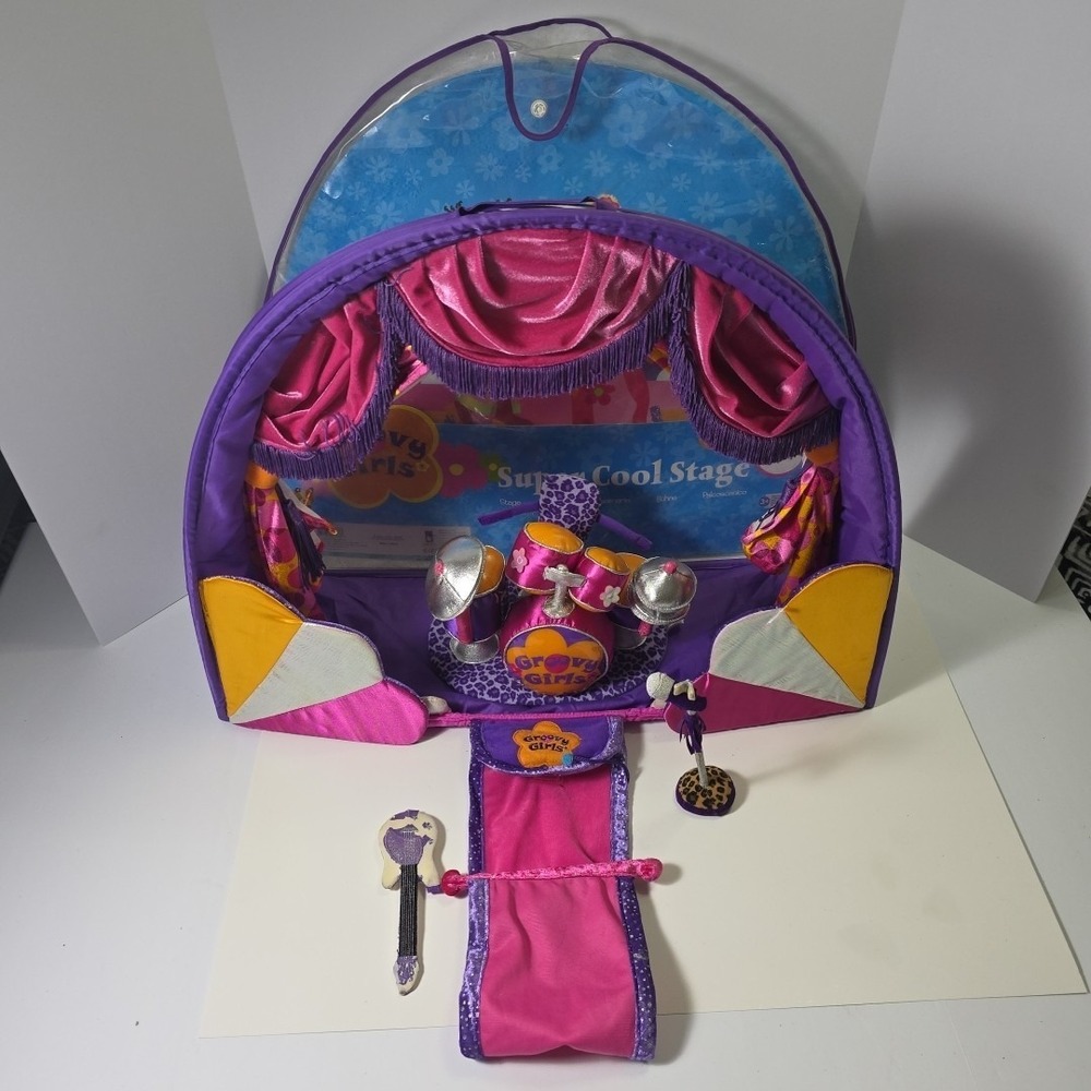 Groovy Girls Foldable Super Cool Stage Manhattan Toy